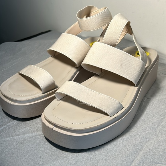 Cushionaire, Woman’s Size 9 Ivory Pixar Stretch Platform Sandals - Picture 3 of 7